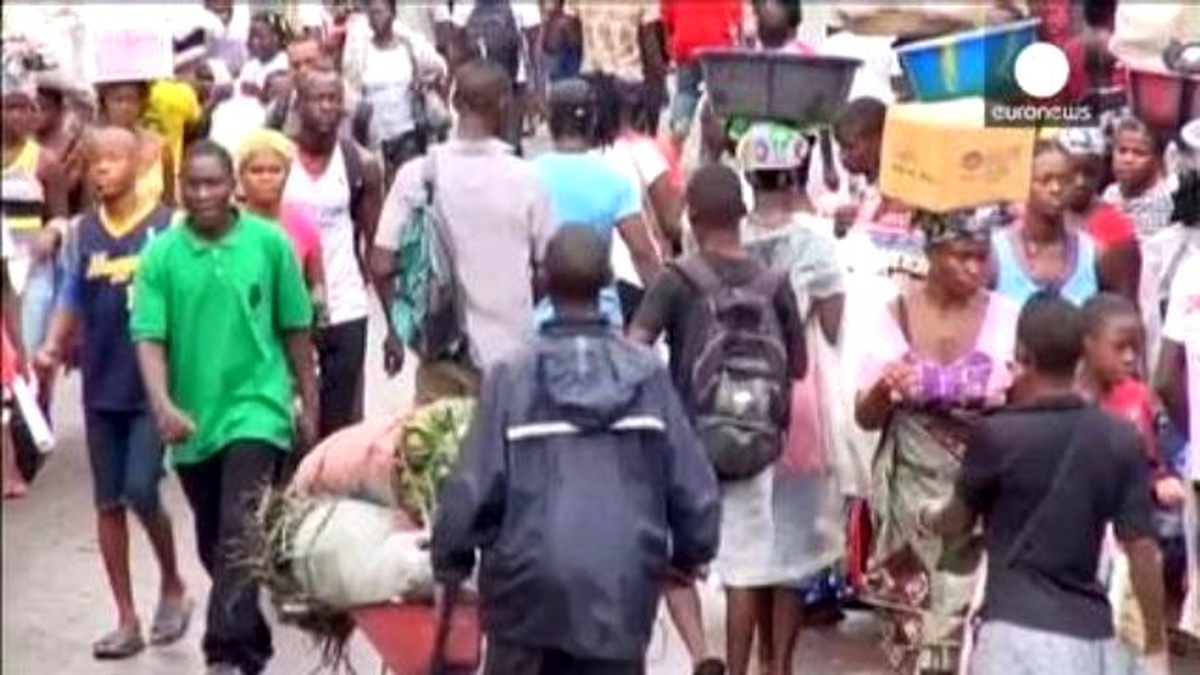Sierra Leone\'de Sokağa Çıkma Yasağına Tepki
