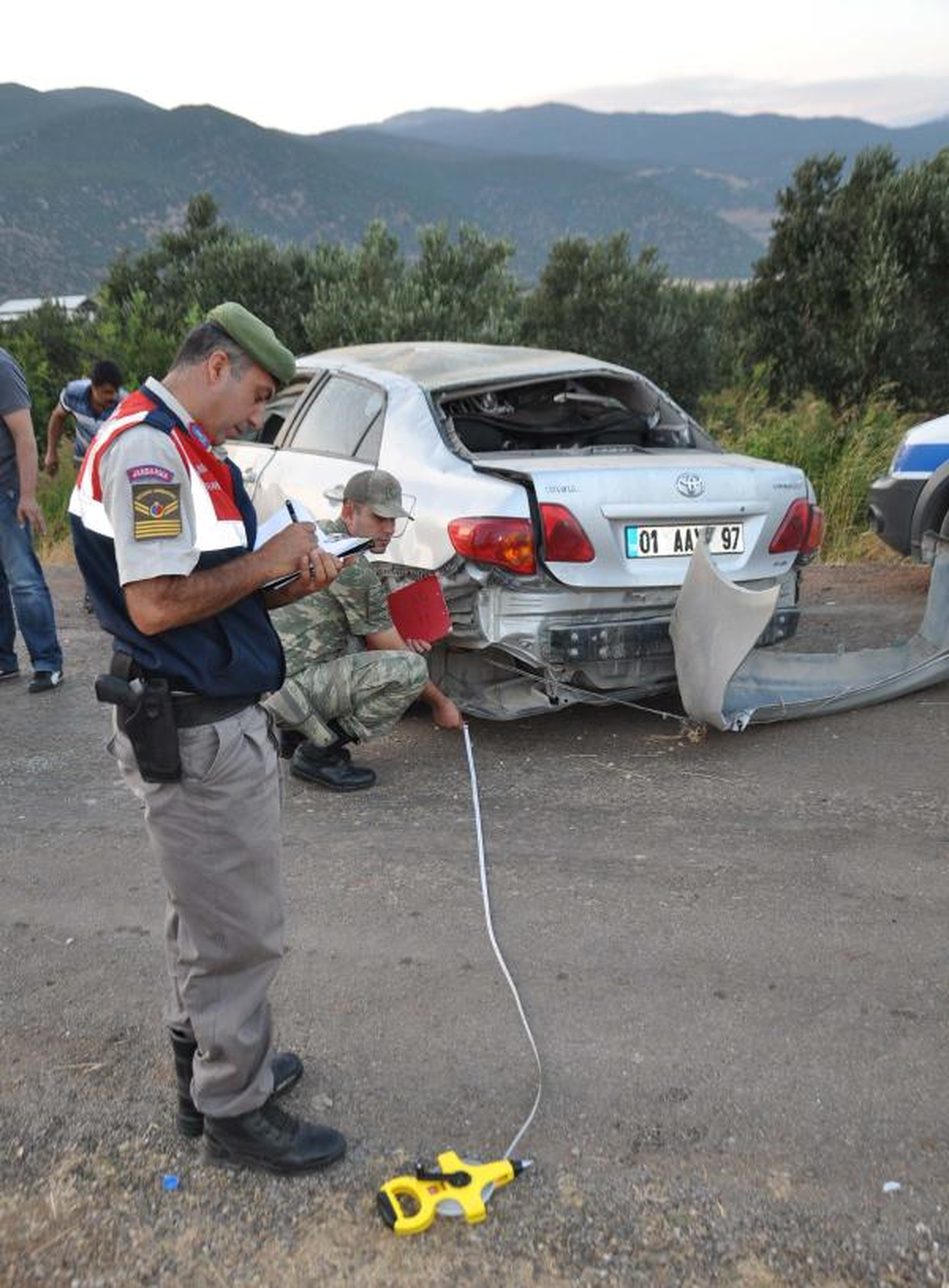 Takla Atan Otomobilden Kaçak Sigara Çıktı