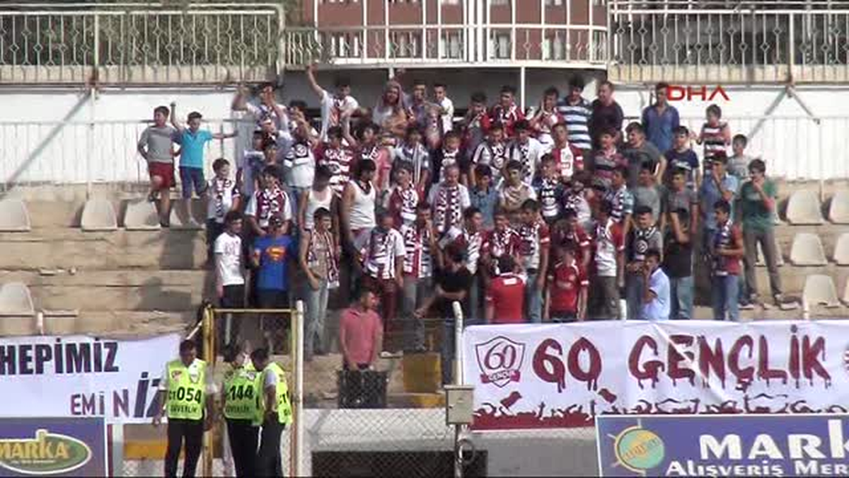 Tokat\'ta Taraftarlar İtfaiye Suyuyla Serinledi