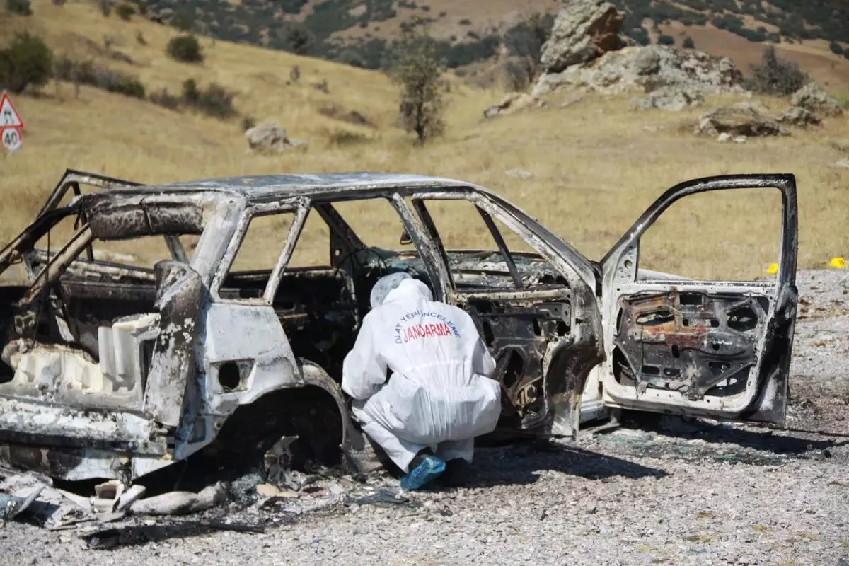 Yanmış Otomobilde Ceset Bulundu