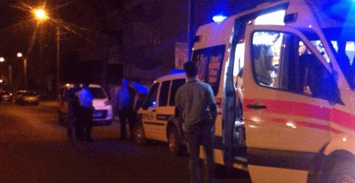 Yolun Ortasında Jiletle Yaralayıp 7 Bin TL\'sini Gasp Ettiler