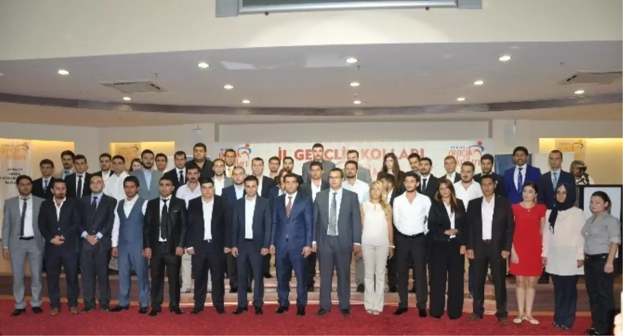 AK Parti Mersin\'de Gençlik Kolları Yönetim Kurulu Üyeleri Tanıtıldı