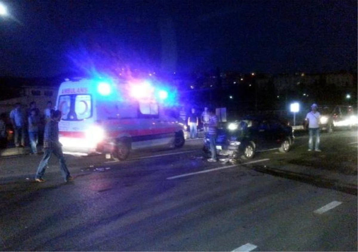 Ambulans Yayaya, Otomobil Ambulansa Çarptı: 5 Yaralı