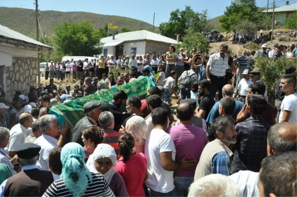 Asansör Faciasında Ölen Hıdır Ali Genç, Tunceli\'de Toprağa Verildi