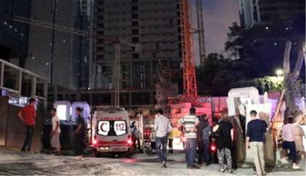 İstanbul\'daki Asansör Faciasında Hayatını Kaybeden İnşaat İşçileri Son Yolculuklarına Uğurlanıyor