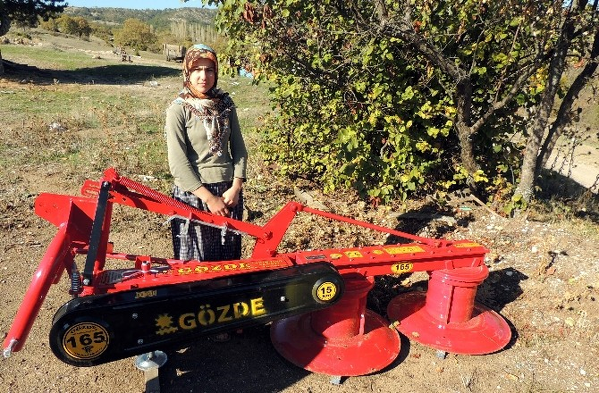 Bolu\'da Üreticilere 305 Adet Çayır Biçme Makinesi Verildi