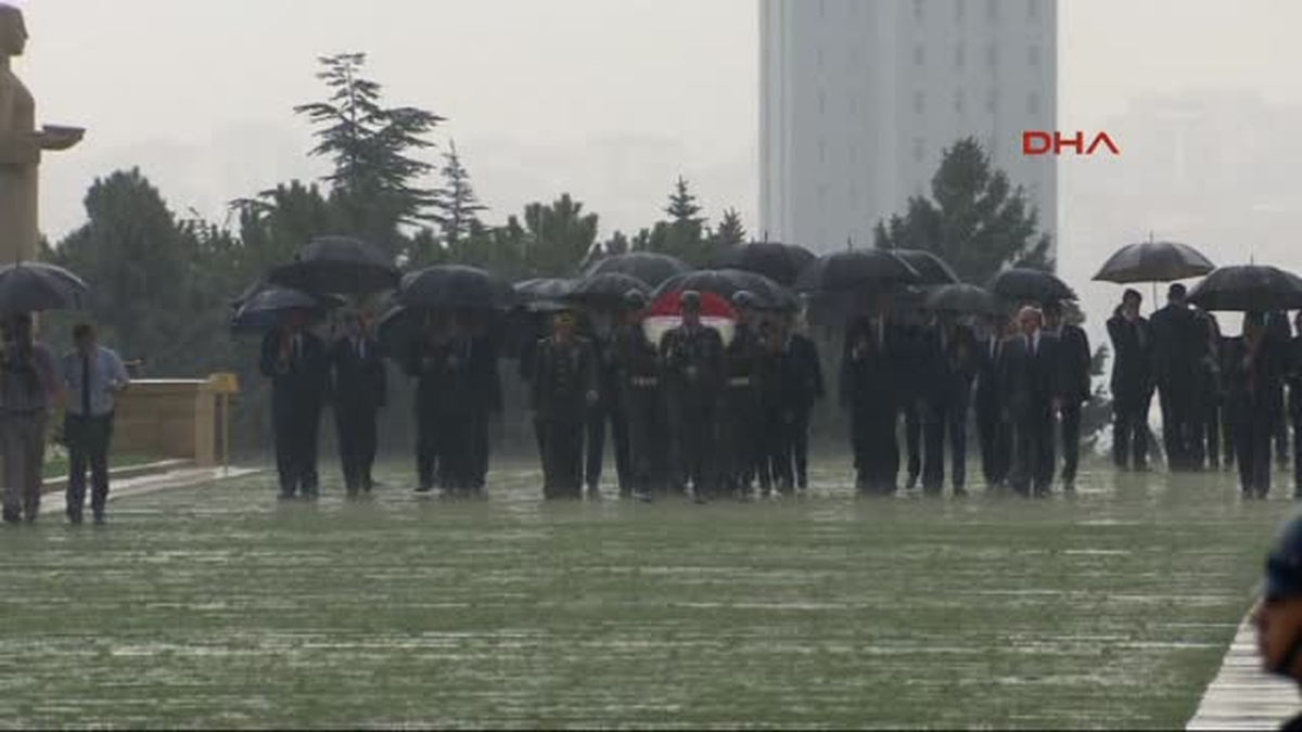 Davutoğlu, Anıtkabir\'i Ziyaret Etti