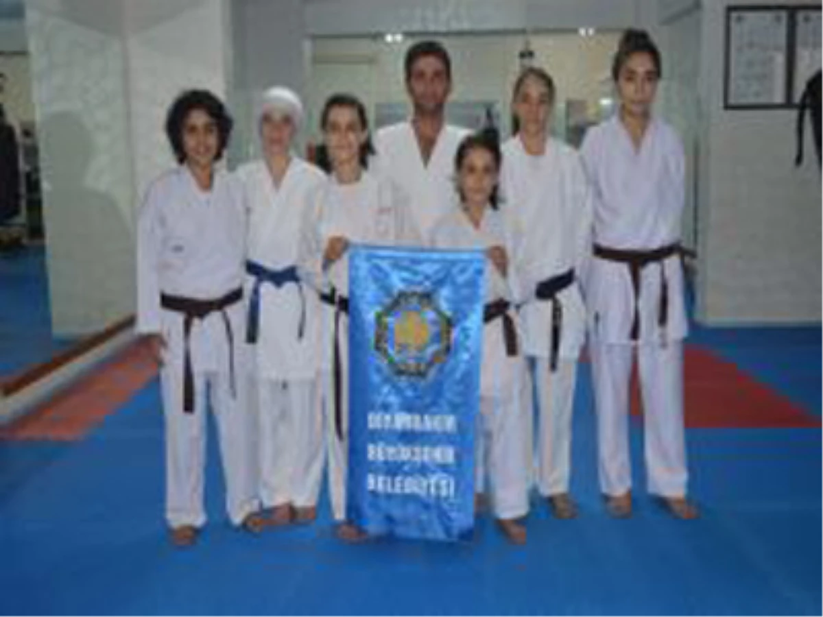 DB Belediyespor Karateci Kızları Üstün Başarı Gösterdi