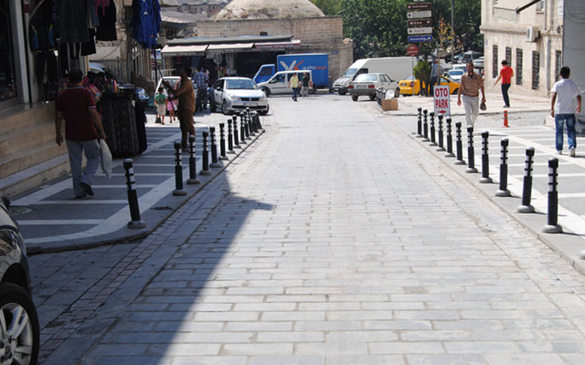 Demokrasi Caddesi Trafiğe Açıldı