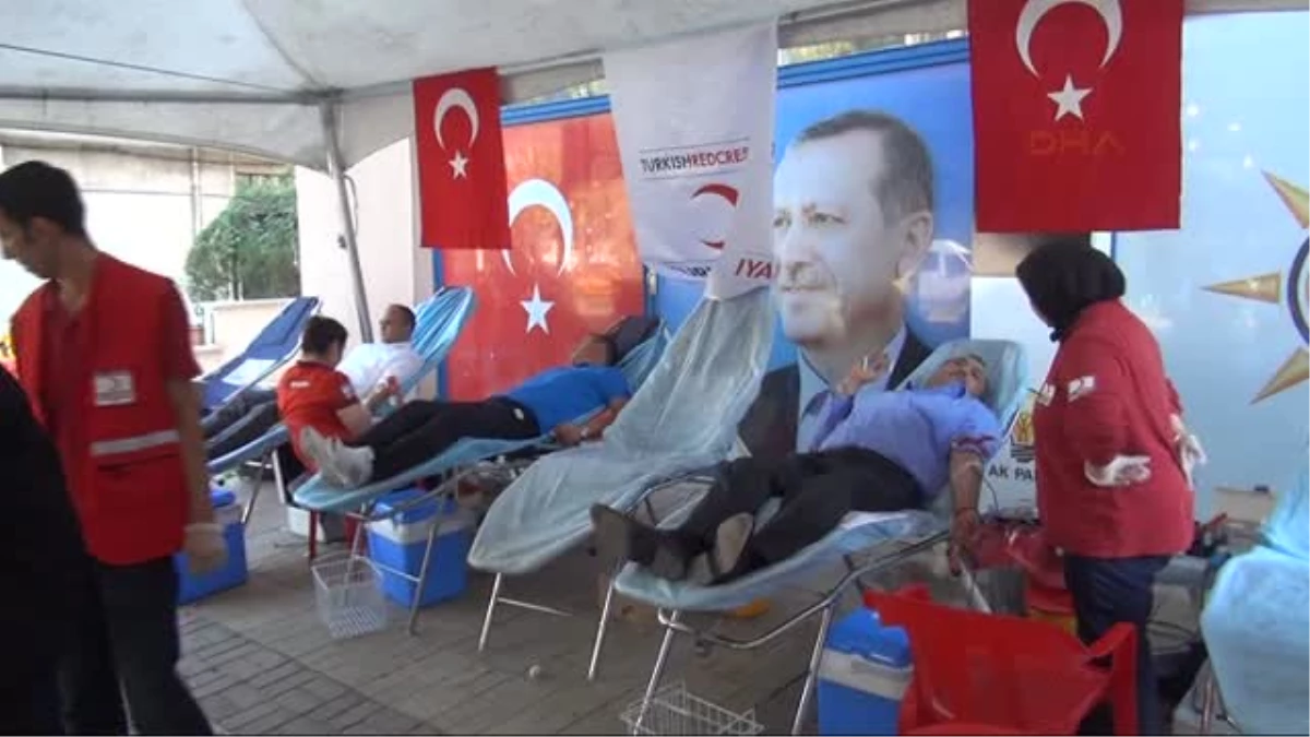 Gaziantep\'te AK Parti Üyeleri 100 Ünite Kan Bağışladı