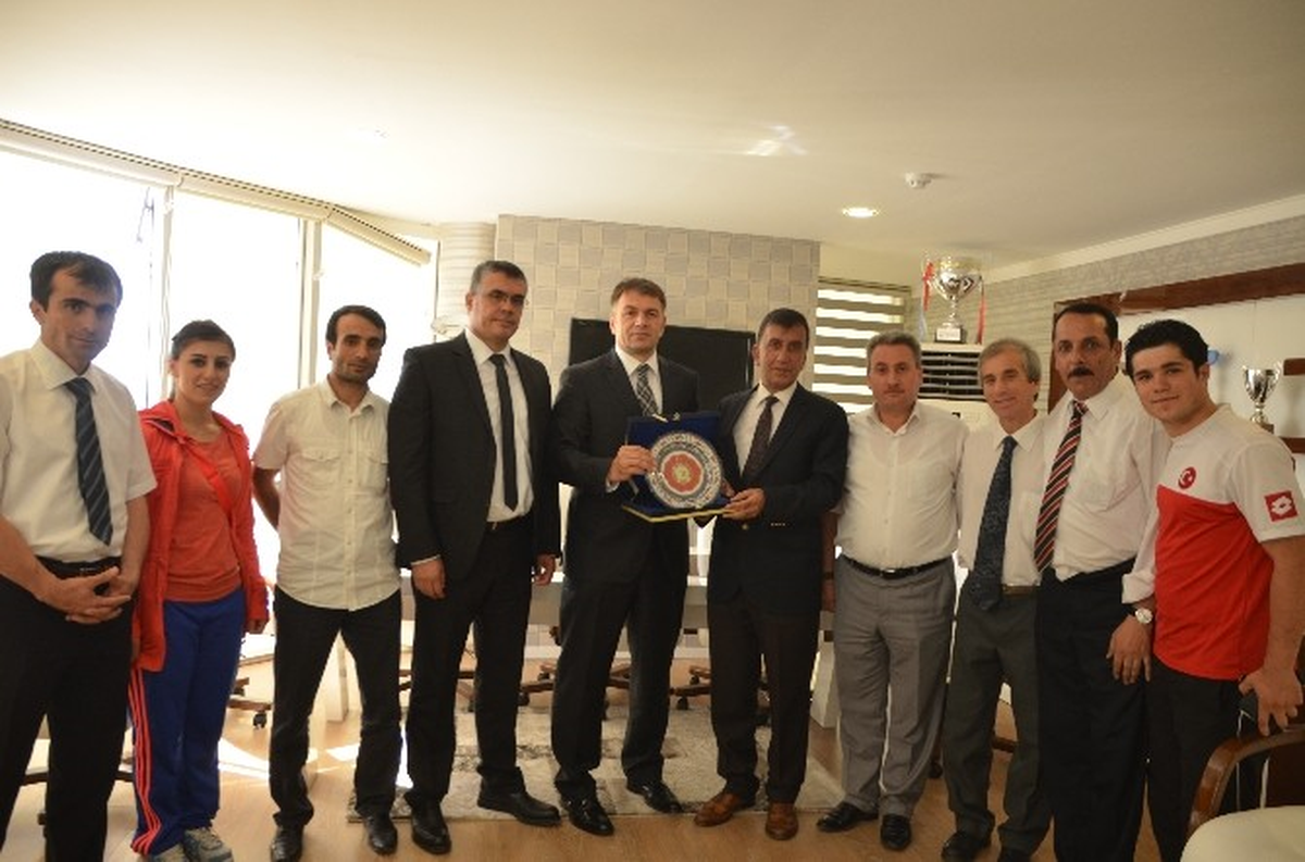 Judo Federasyonu\'ndan Erzurum Ghsim\'ye Teşekkür Plaketi