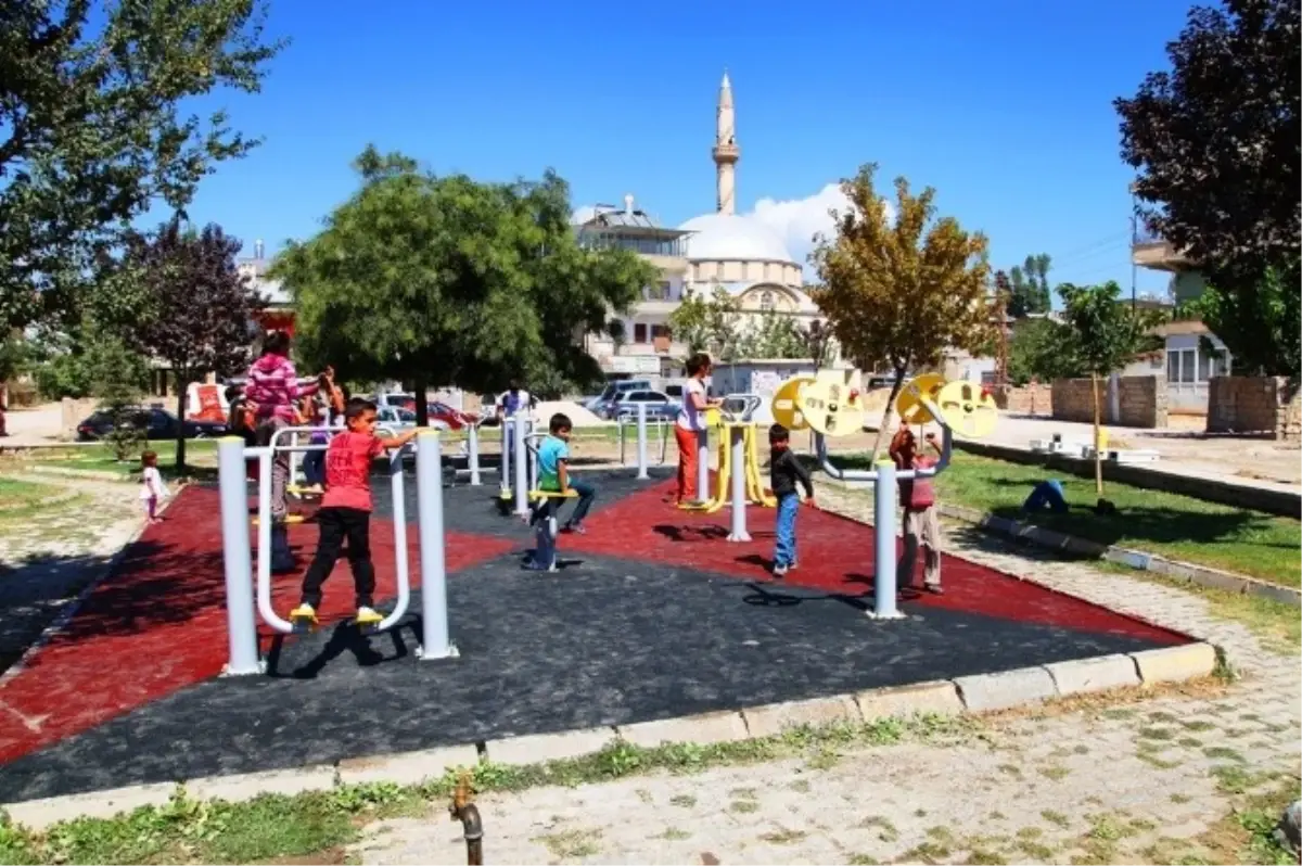 Kadın Encümenler Parkları İnceledi