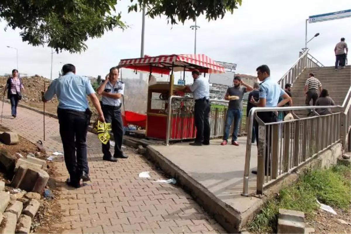 Metrobüs Üstgeçidinde Silahlı Saldırı