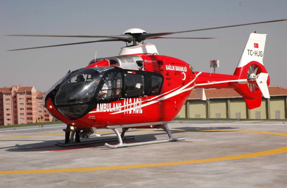 İki Bacağı Kırılan İşçi Ambulans Helikopterle Hastaneye Kaldırıldı