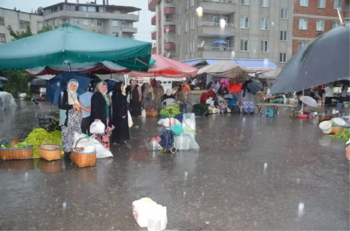 Pazarcıları Yağmur Vurdu