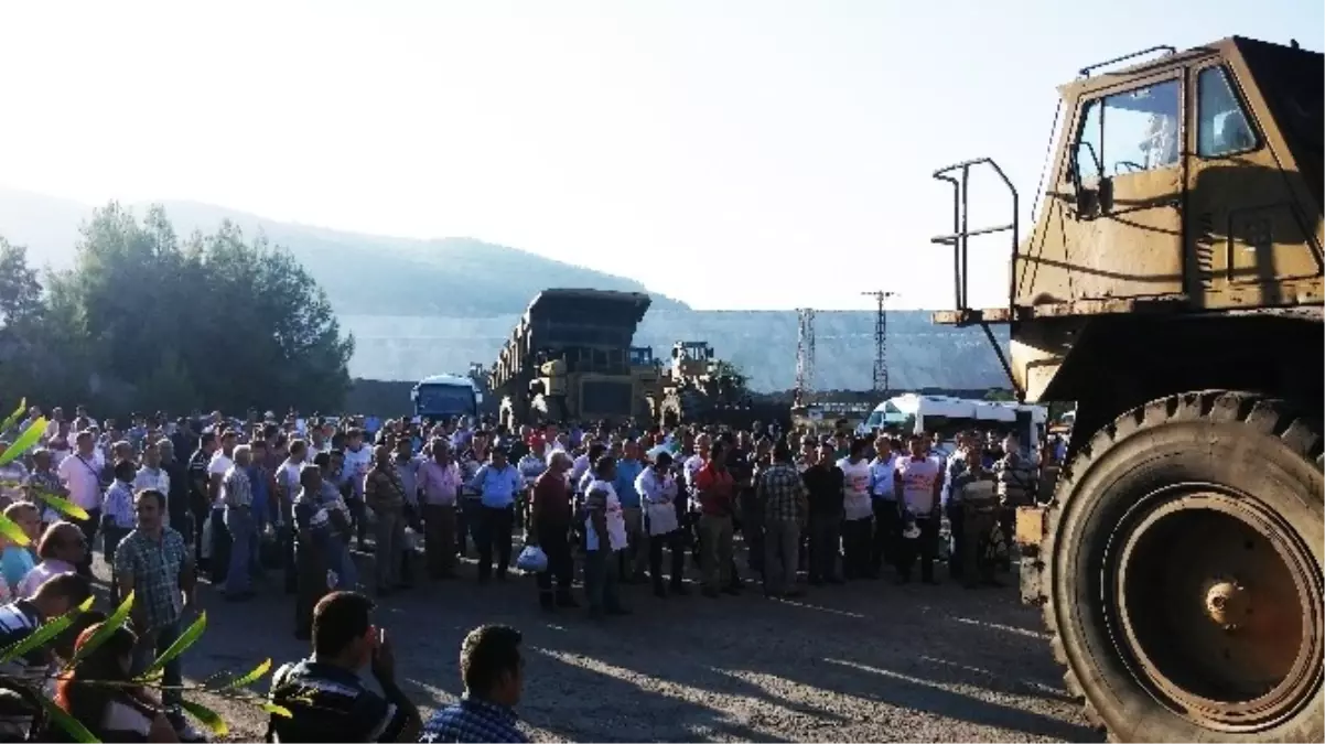 Santral ve Maden İşçileri Barikat Kurdu