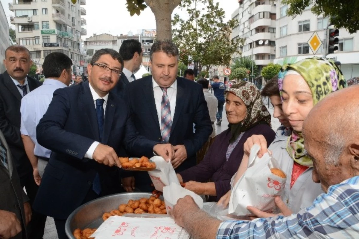 Şehzadeler Beledıyesı Şehıtler Içın Lokma Döktürdü