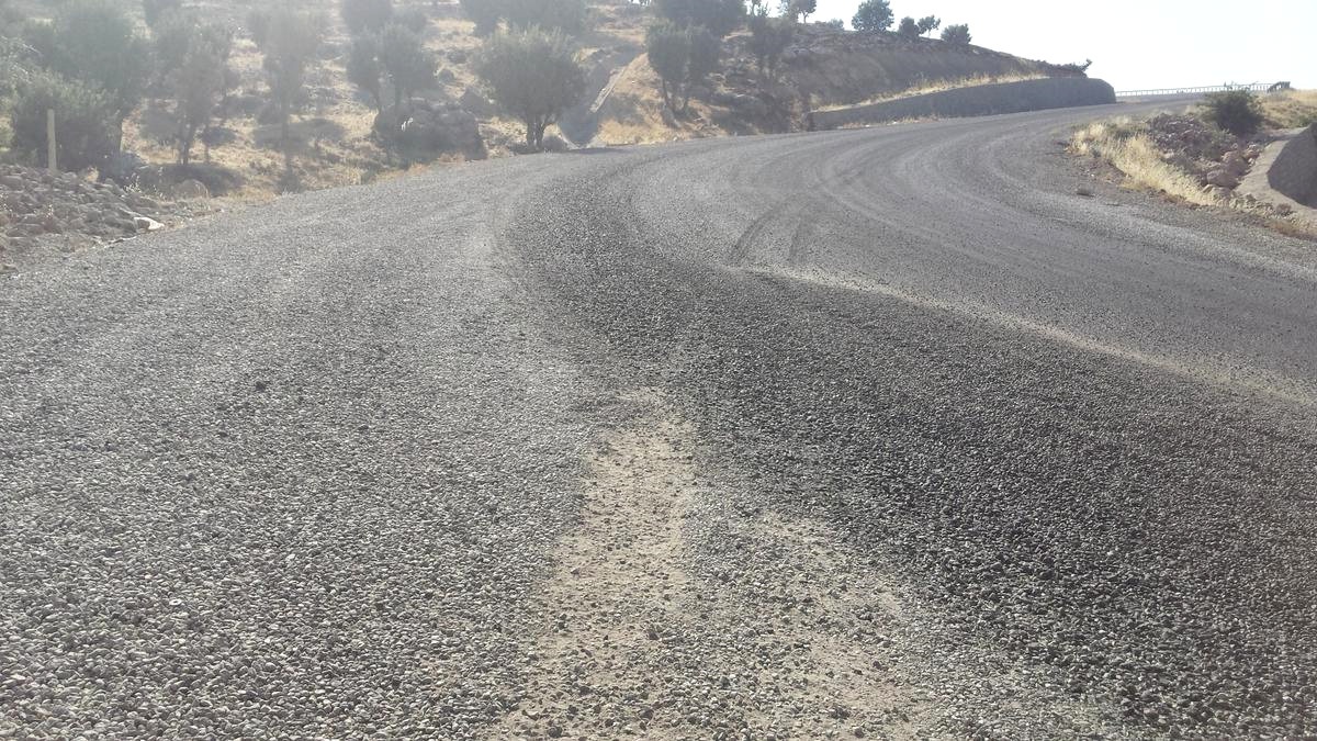 Şırnak\'ta Yola Döşenen Mucurun Tehlike Oluşturuyor