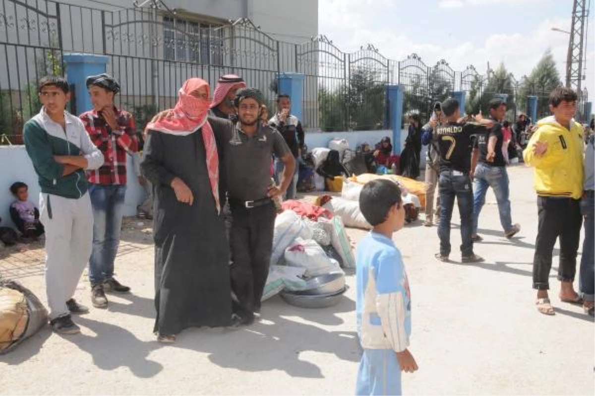 Suriyelilerin Türkiye\'ye Kaçışı Sürüyor