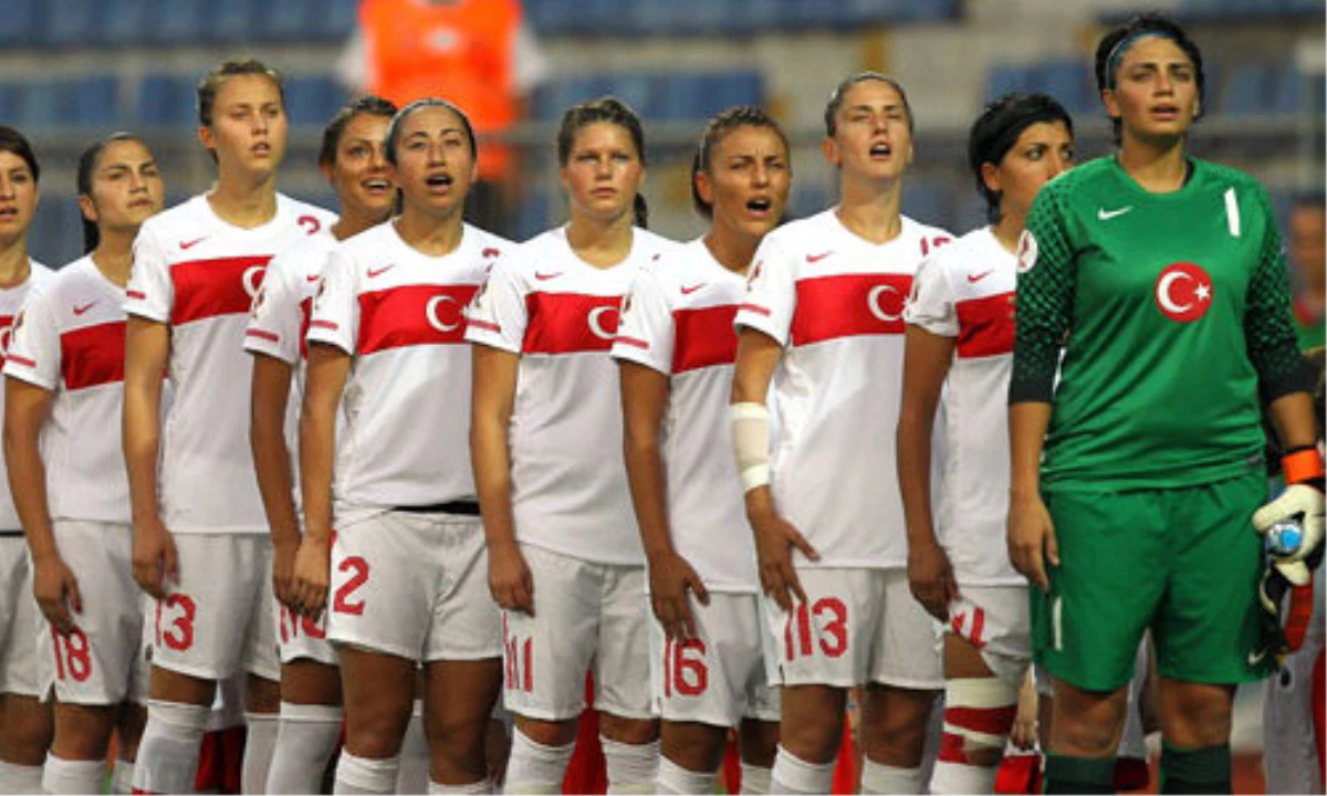 Kadın A Milli Futbol Takımı, İstanbul\'da Kampa Girdi