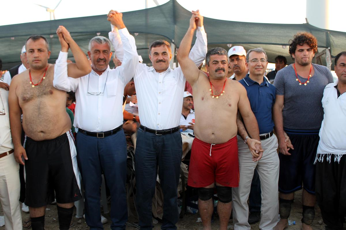 Baba ile Oğulun "Başpehlivanlık" Mücadelesi