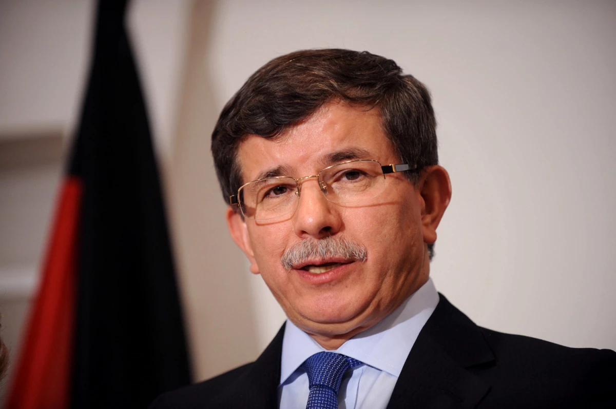 Başbakan Davutoğlu Genel Başkan Yardımcılarından Brifing Alıyor