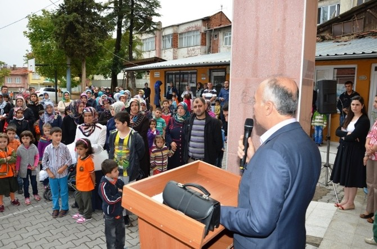 Belediyeden Okula Başlayan Öğrencilere Kırtasiye Seti