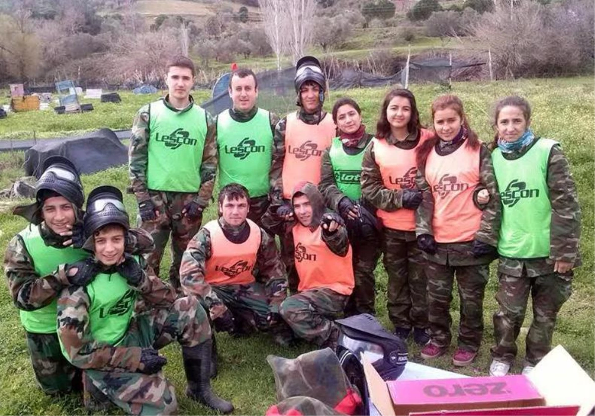 Bergamalı Gençleri Paintball Heyecanı Sardı