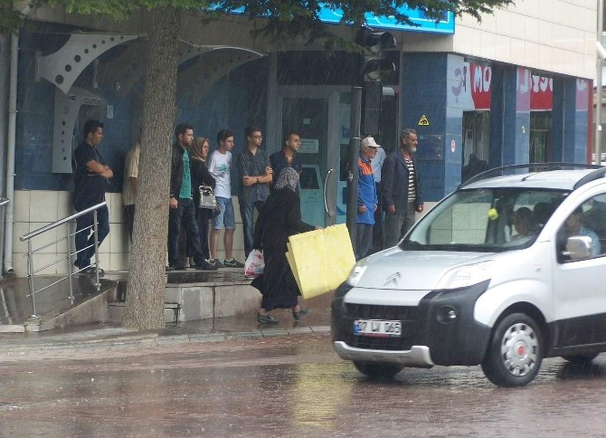 Beyşehir\'de Sağanak Yağış