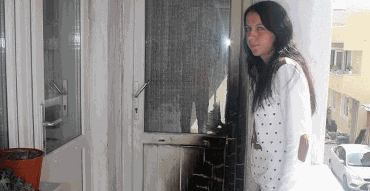 Boşanma Davası Açan Eşinin Evine Molotofla Saldırdı