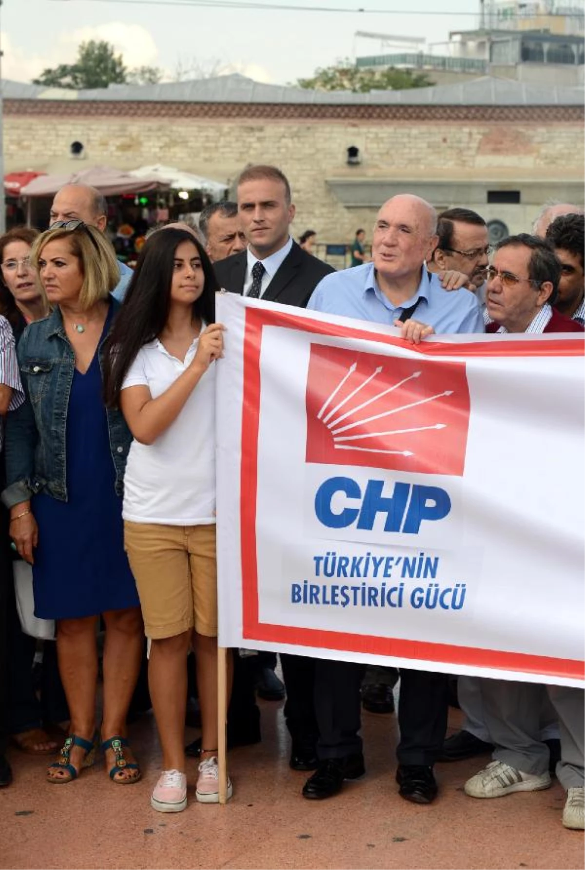 CHP 91. Kuruluş Yıldönümünü Taksim\'de Kutladı