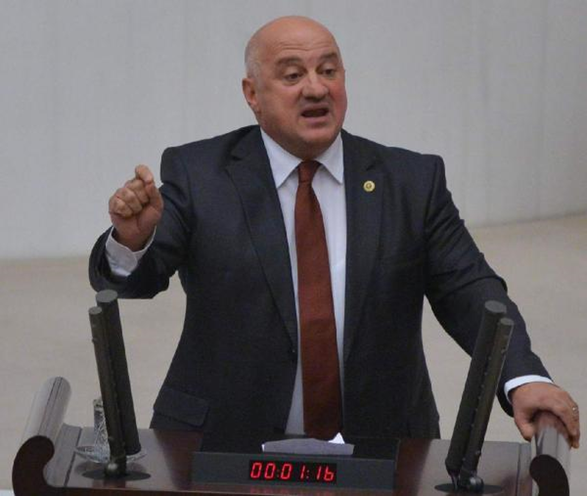 CHP\'li Vekil: Kendimi Kürsüye Zincirlerim