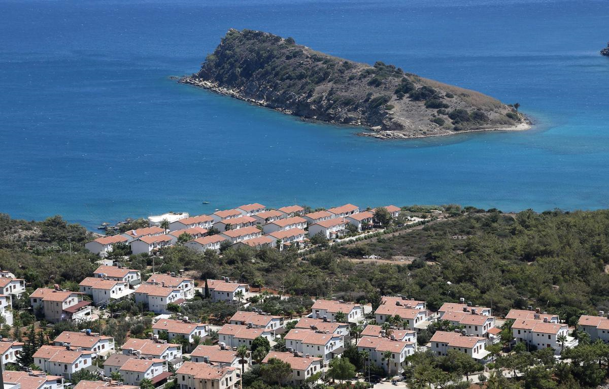 Tisan Yarımadası Beyaz Evleri İle Bodrum\'u Andırıyor!