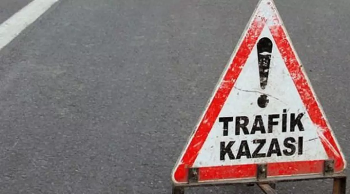 Gaziantep\'te Kamyonetle Traktör Çarpıştı: 4 Yaralı