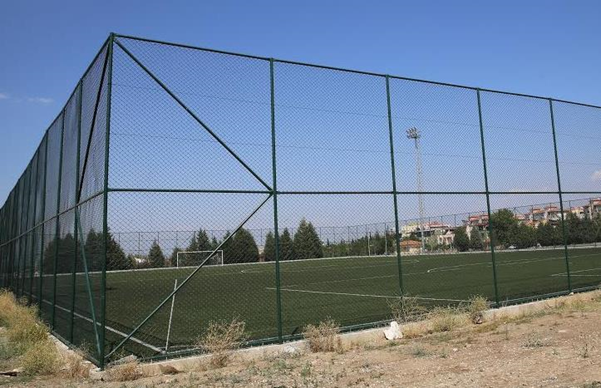 Manisa\'da Güzelyurt Futbol Sahası Hizmete Girdi