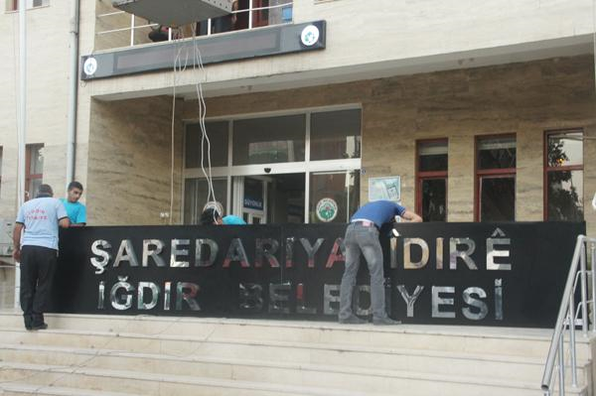 Iğdır\'da Çift Dilde Belediyecilik Hizmeti