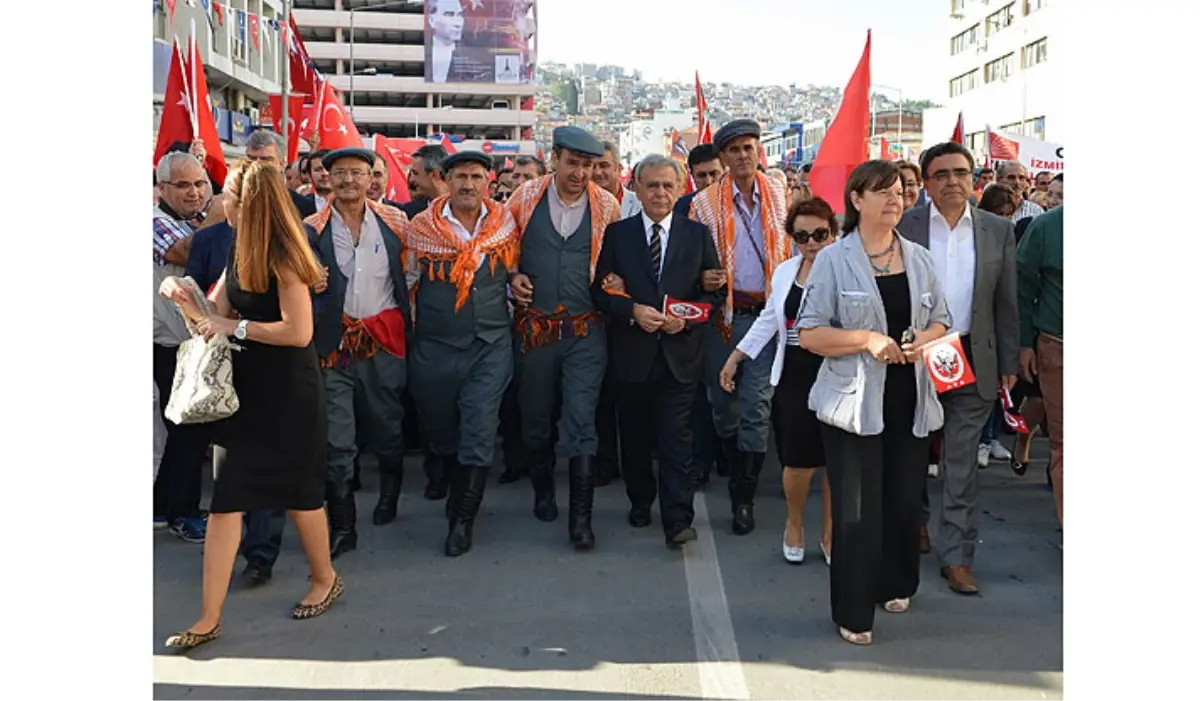 İzmir\'de 9 Eylül Coşkusu Başladı