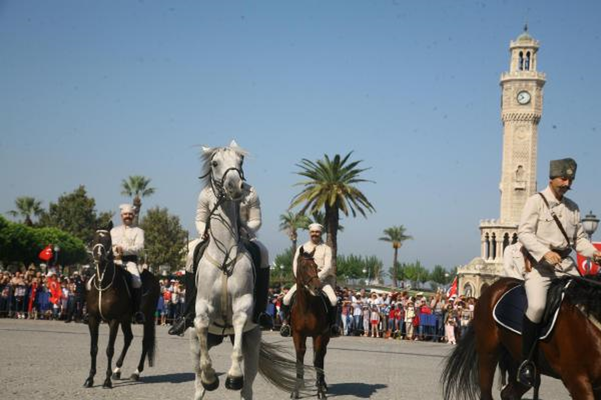 İzmir\'de Kurtuluş Coşkusu