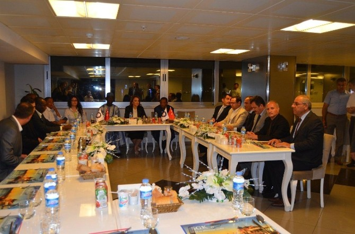 İzmir İl Müdürleri Nijer Heyetine Sunum Yaptı