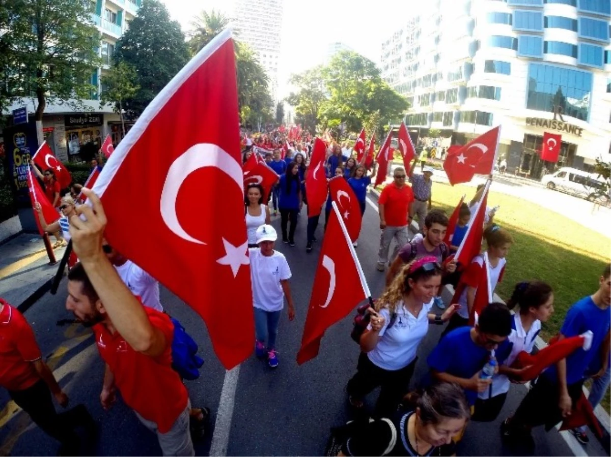 İzmir, Kurtuluş Bayramını Kutluyor