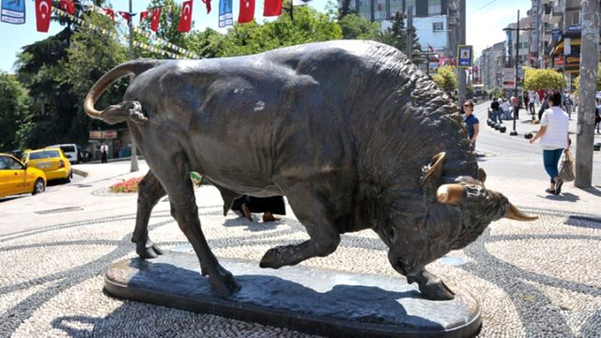 Kadıköy\'deki "Boğa Heykeli" 150 Yaşında