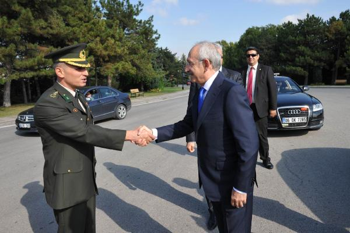 Kılıçdaroğlu Yeni Seçilen Parti Meclisi Üyeleri ile Anıtkabir\'i Ziyaret Etti
