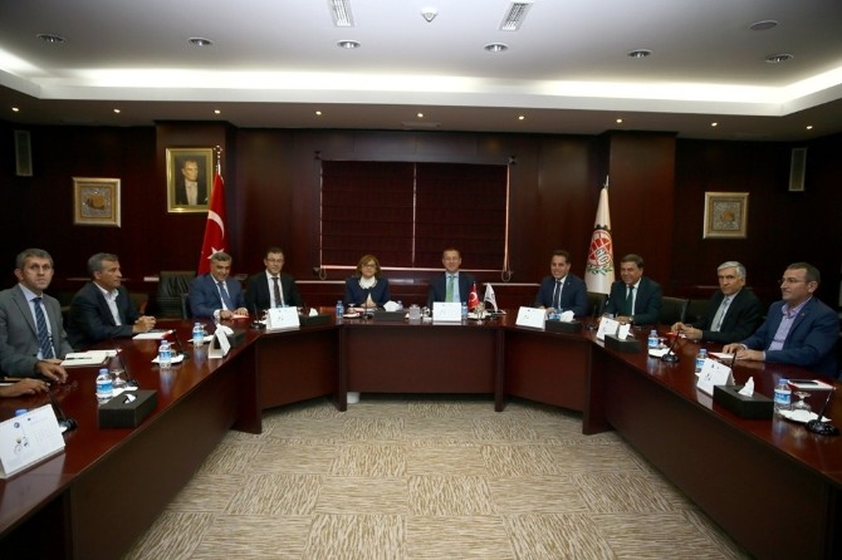 Şahin: "Demokrasi Yerelde Başlar"