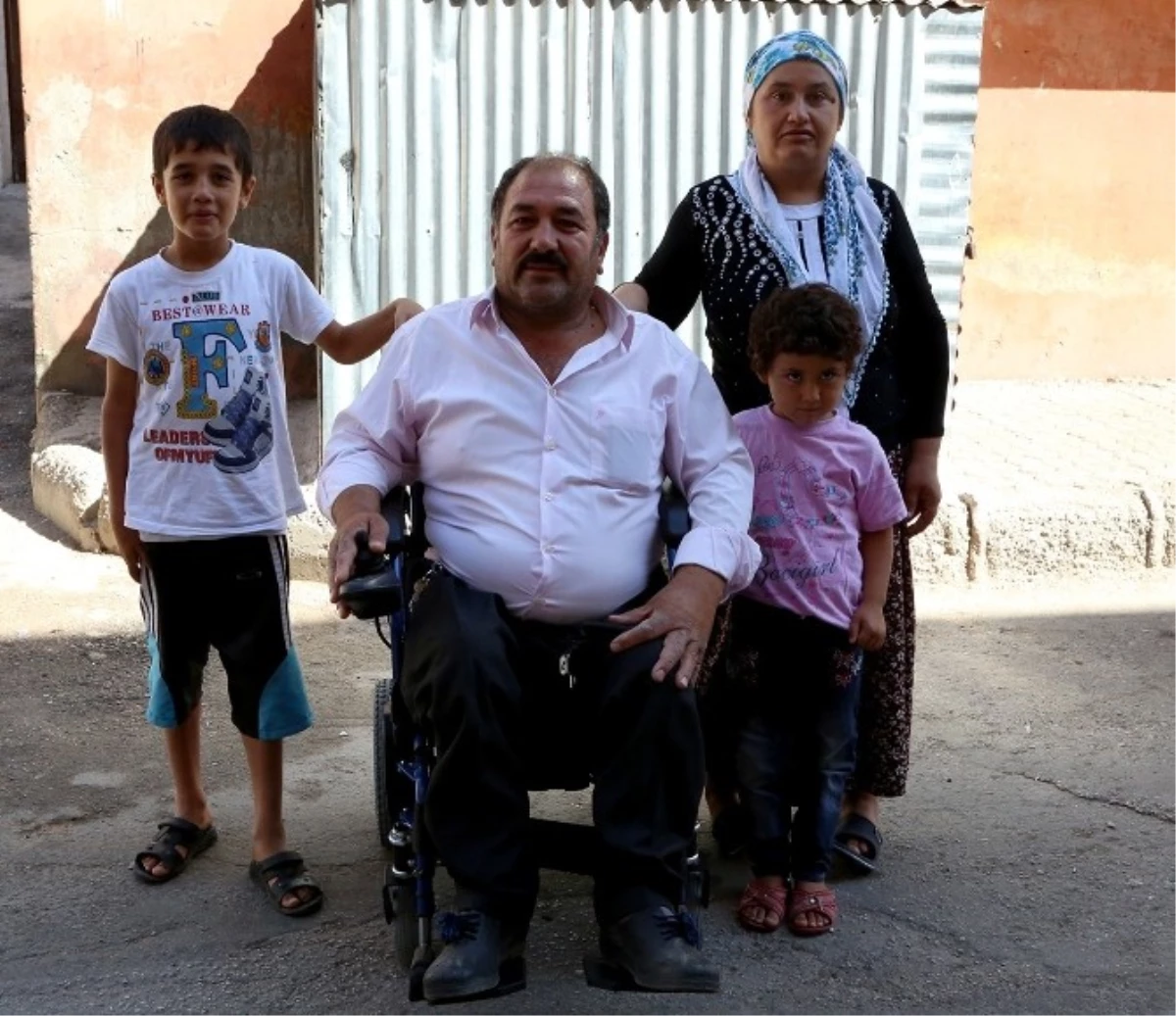 Şehitkamil Belediyesi Engelli Vatandaşlara Yardımcı Olmaya Devam Ediyor