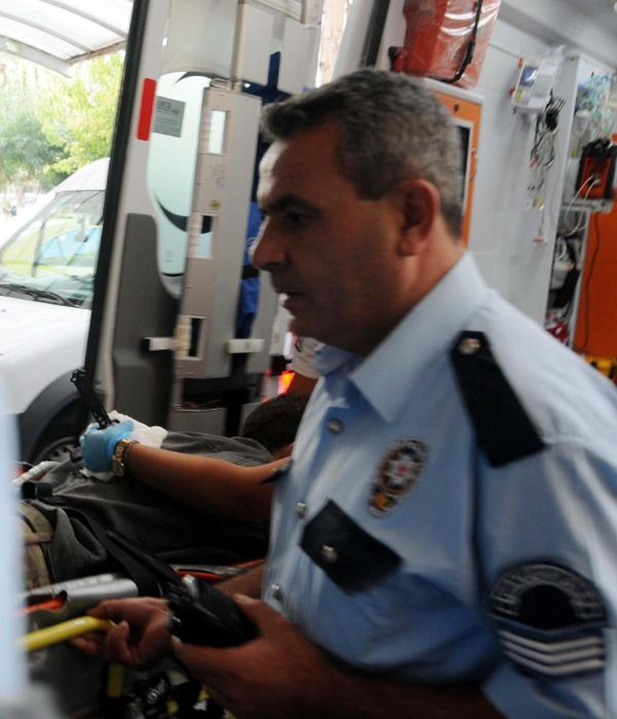 Sırtında Bıçakla Hastaneye Getirildi