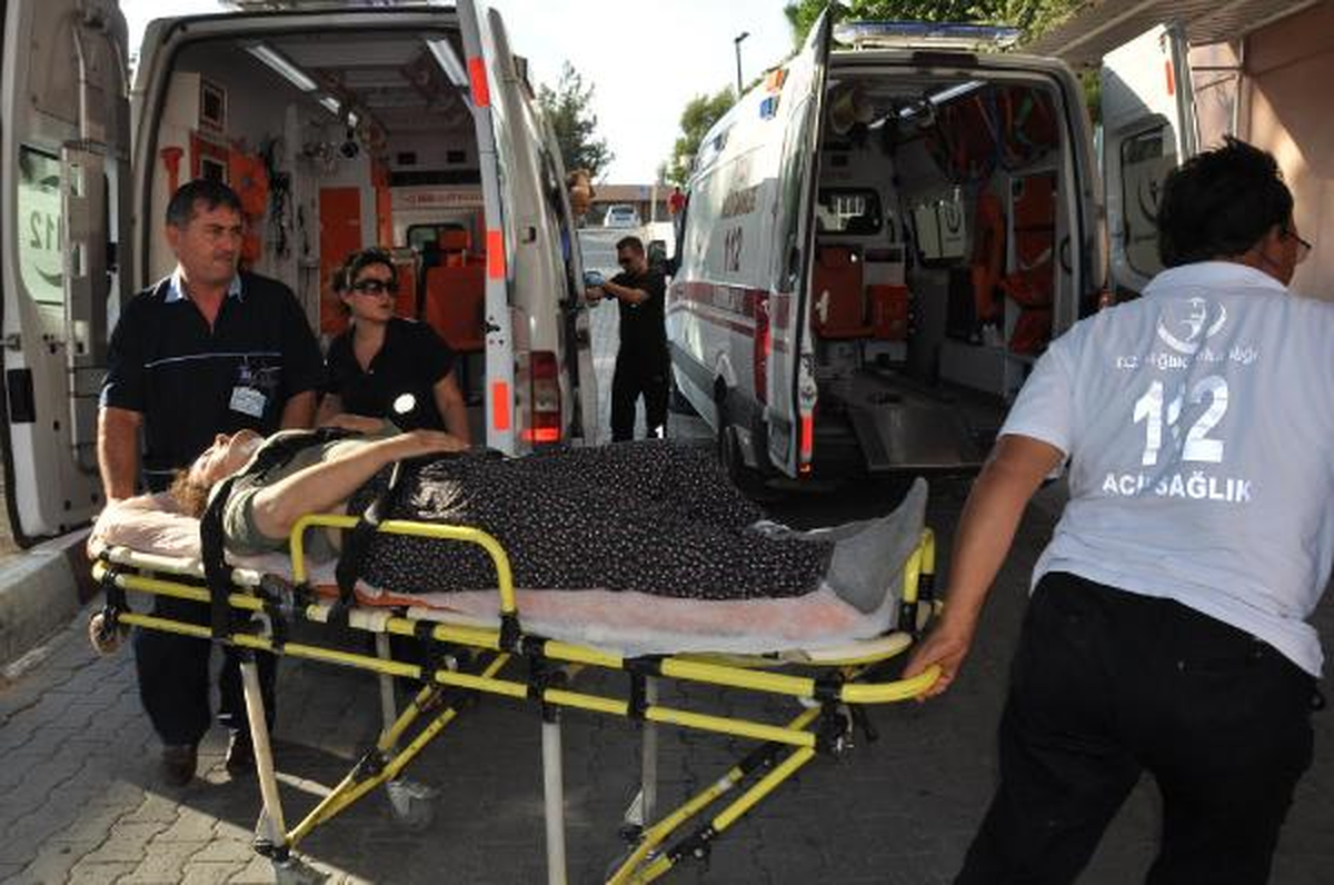Tarım İşçilerini Taşıyan Midibüs Devrildi: 12 Yaralı