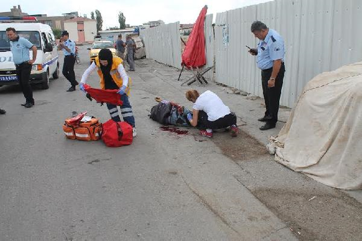 Tekme Tokat Dövüp Bıçakladılar