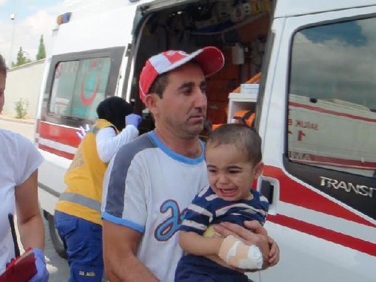 Traktör Pervanesine Elini Kaptıran Hüseyin Yaralandı