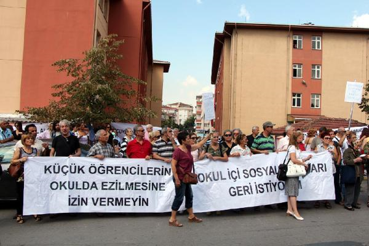 Velilerden Tel Örgü Protestosu