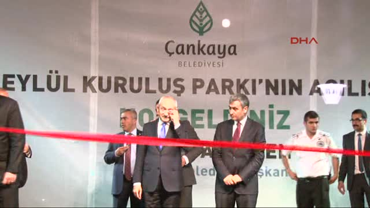 9 Eylül Kuruluş Parkı\'nın Açılışına Katılan Kılıçdaroğlu, Çınar Ağacı Dikti